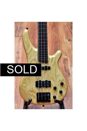 Rochester R210 Fretless Rochester R210 Fretless